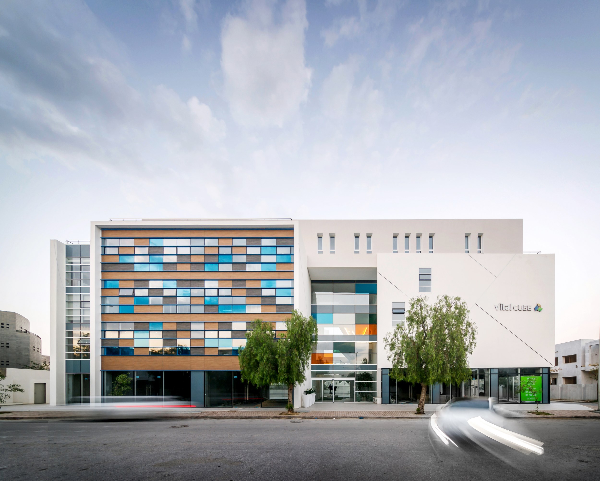 Atrium central baigné de lumière